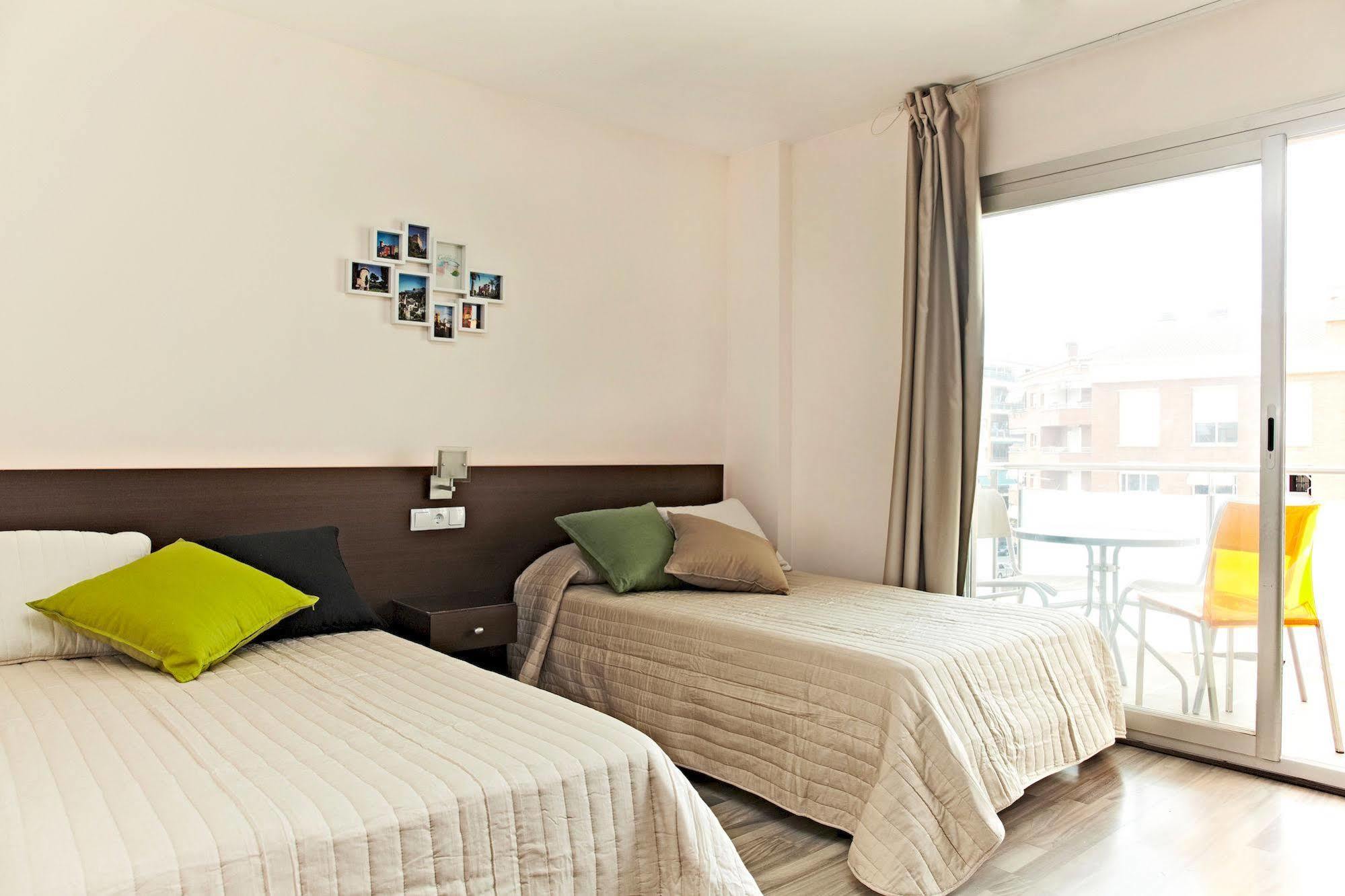 Ginosi Basics Centric Apartel Apartment Castelldefels Exterior photo